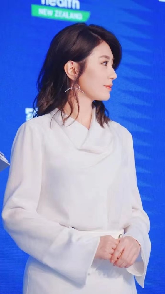 賈靜雯最新發(fā)型圖片，時尚變遷與個人觀點解析