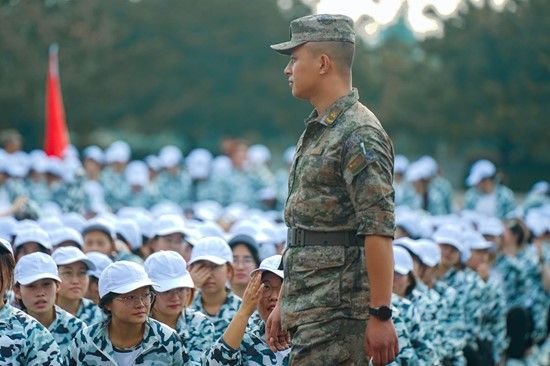 最新軍旅歌曲2024，軍歌嘹亮，情義永恒