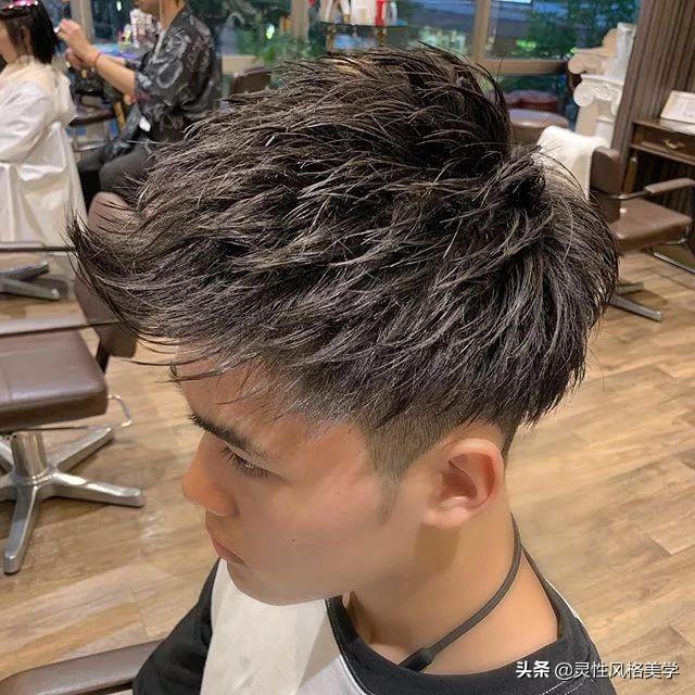 男性最新發(fā)型，心靈與自然的時(shí)尚之旅