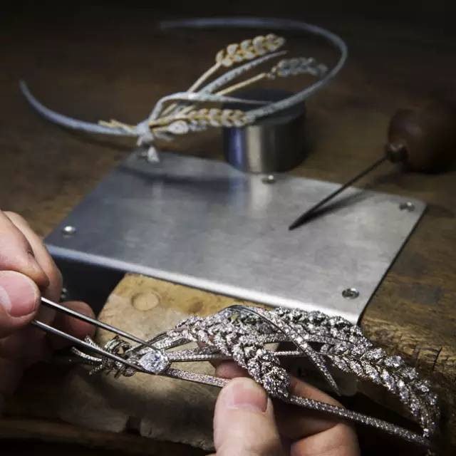 首飾最新技術(shù)，友情的溫馨陪伴與故事