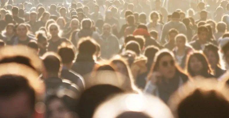 最新疫情復(fù)陽(yáng)背景下，變化中的學(xué)習(xí)與自信成就的力量鑄就新篇章