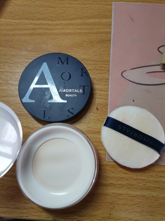 最新散粉測(cè)評(píng)，與自然美景同行，尋找內(nèi)心的寧靜與平和的妝容秘籍