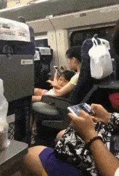 最新地鐵男必備神器，高科技伴侶引領未來出行風潮