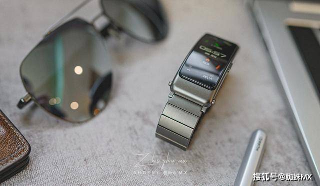 華為最新款手環(huán)，愛(ài)的日常，溫馨的陪伴紐帶