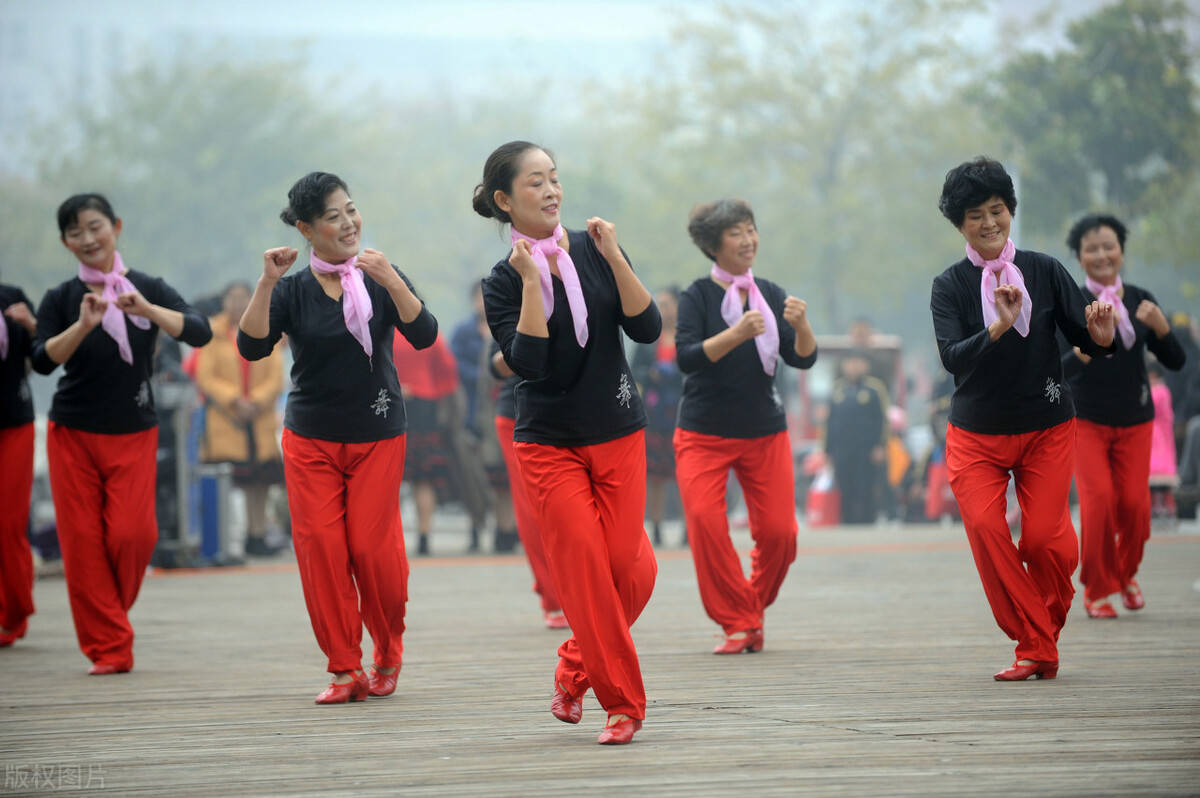 最新廣場舞共舞樂翻天，步驟指南與熱鬧狂歡