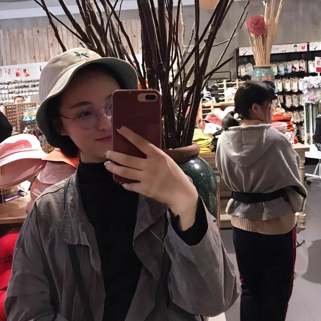 賀微演員，演藝之路的璀璨之星