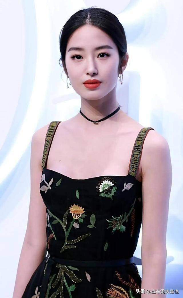 演員鈺探尋隱秘寶藏，小巷特色小店的奇妙之旅