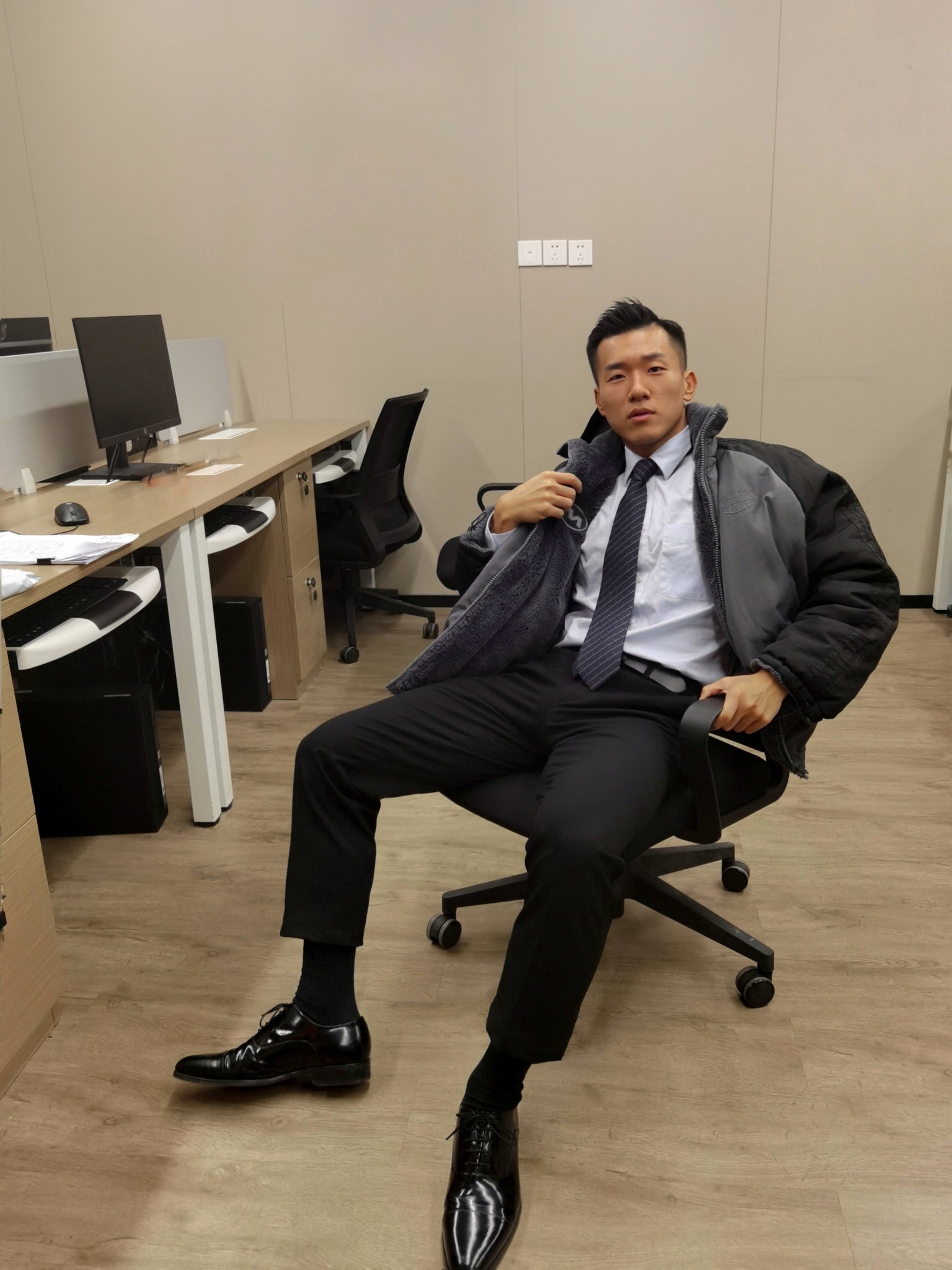 呆叔最新風(fēng)采，新晉時(shí)尚偶像引領(lǐng)潮流新風(fēng)尚