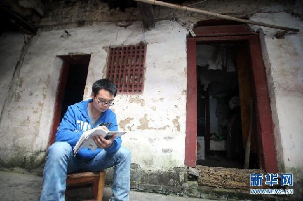 寒門才子新篇章，逆風(fēng)翱翔，勵(lì)志傳奇的書寫