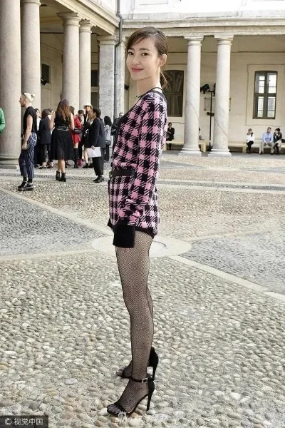 明星絲襪微博，變化中學(xué)習(xí)，自信成就夢(mèng)想之路