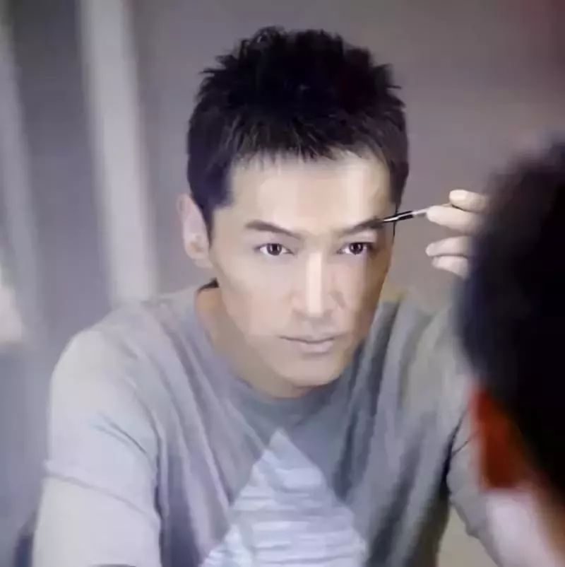 男明星與同性戀話題，理解與尊重的步驟指南