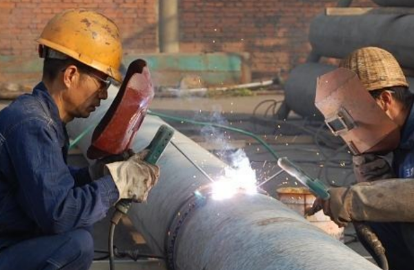 最新電焊工退休年齡，自然美景下的職業(yè)人生探索之旅