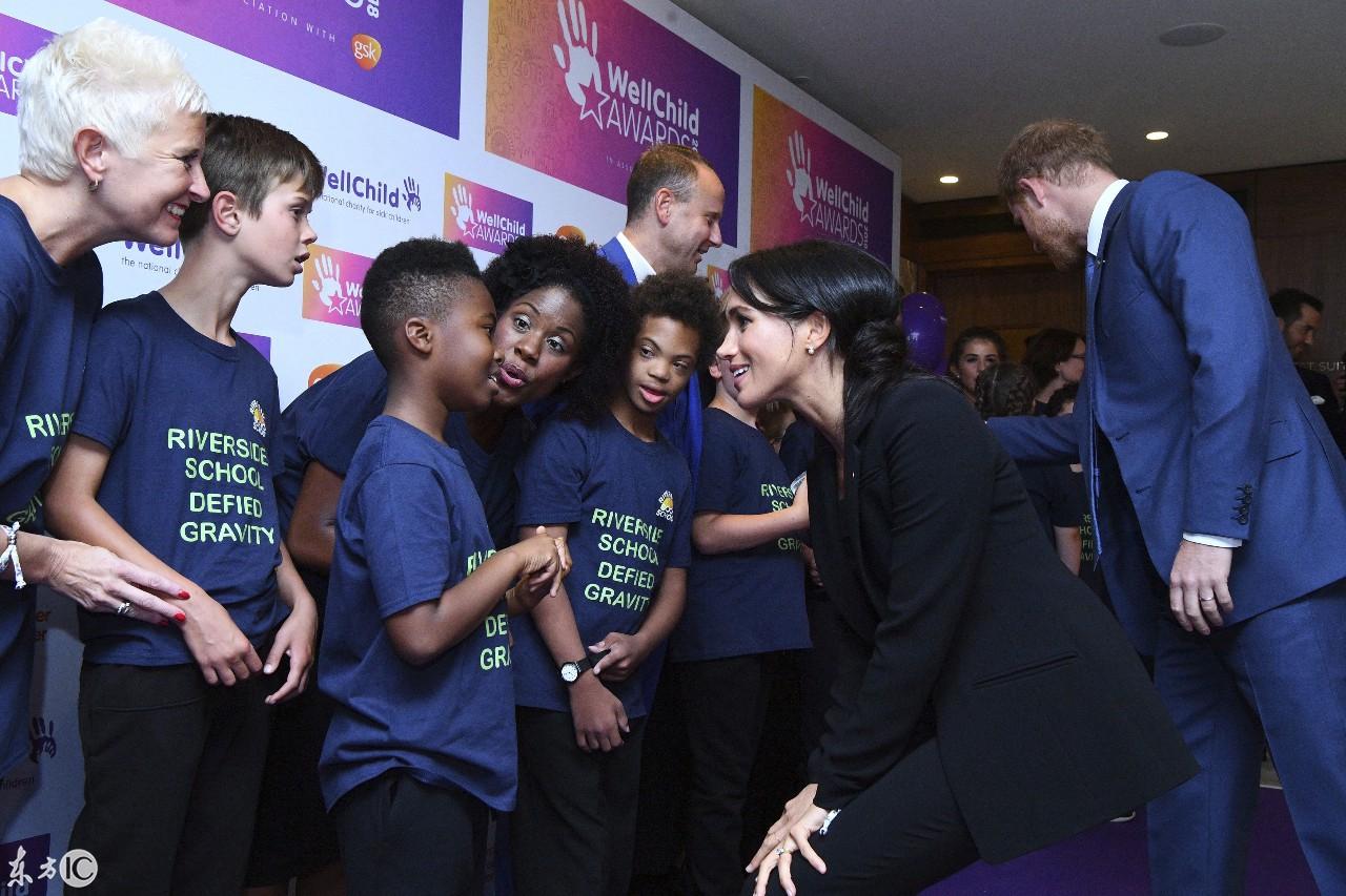 英國王妃凱特最新服裝引領(lǐng)時尚潮流，英倫風(fēng)尚再燃！