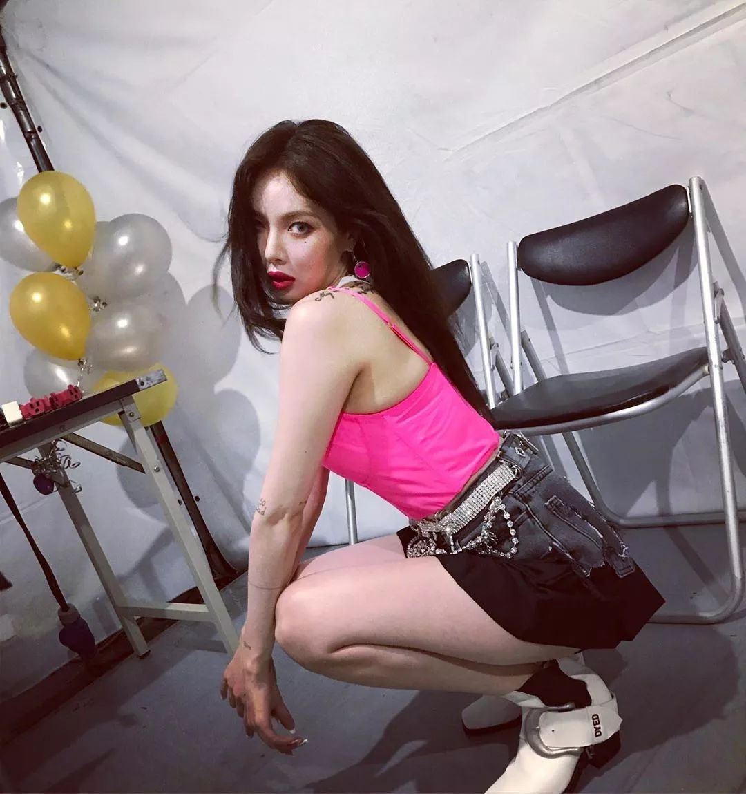 泫雅擁抱自然，尋找內(nèi)心寧靜之旅的最新動(dòng)態(tài)