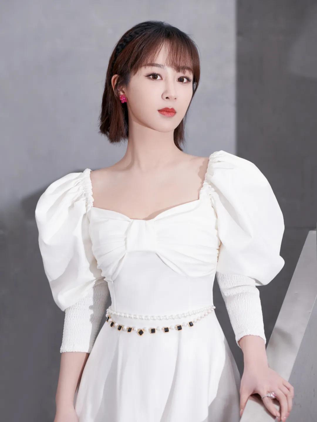 楊紫短發(fā)新潮流，時尚造型指南與打造技巧