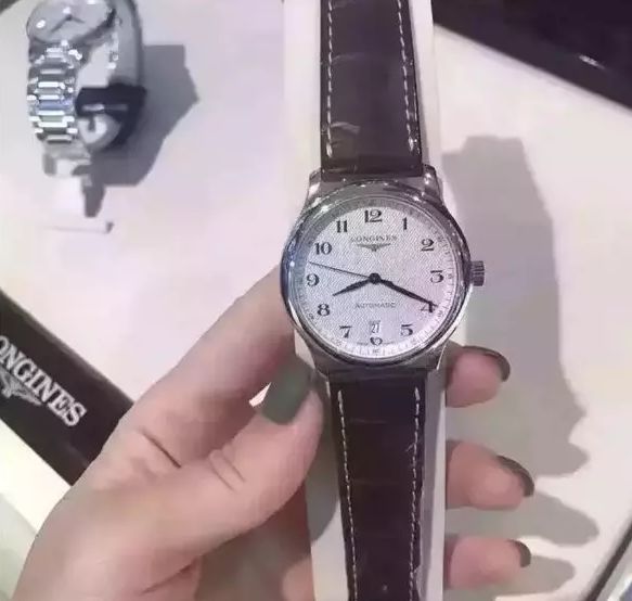 最新款浪琴，時(shí)尚與工藝的完美融合