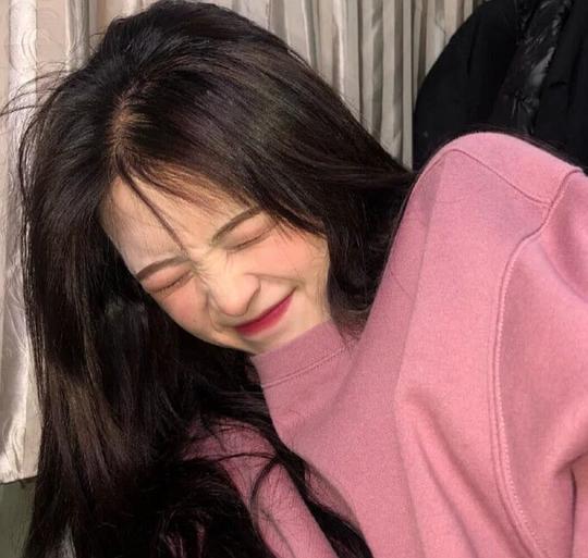 最新個性女生頭像，小巷深處的獨特風尚風采