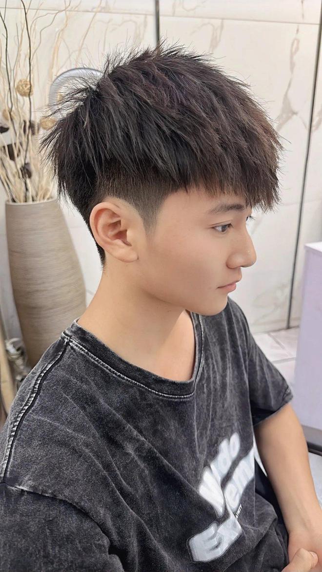 時(shí)尚變遷，探索短發(fā)型風(fēng)潮與影響，展望2025最新流行趨勢(shì)