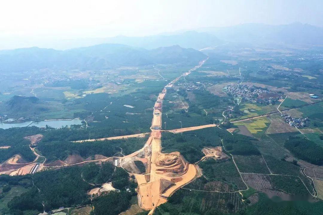 武鳴最新航拍，城市新貌的窺探與觀點(diǎn)闡述