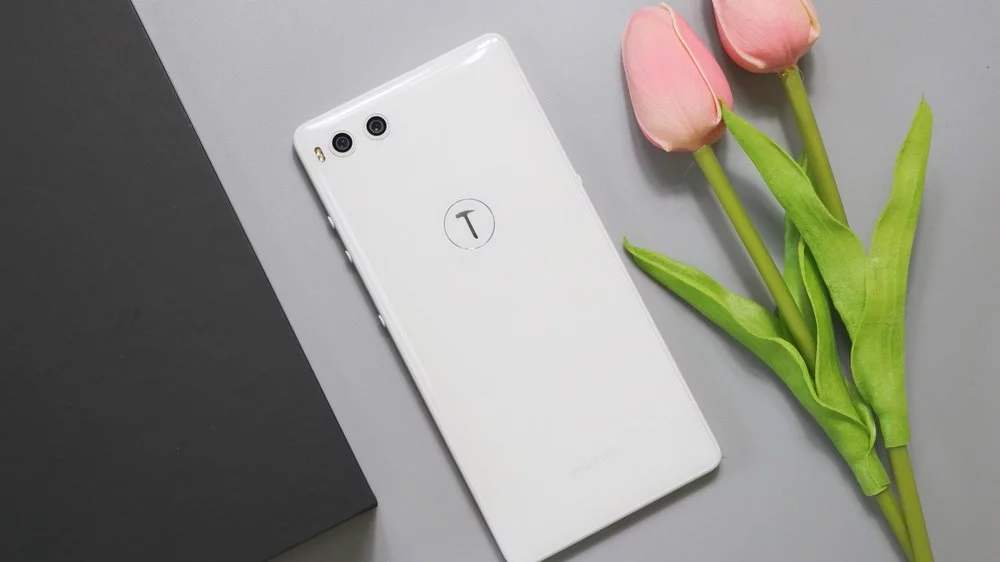 錘子最新旗艦，科技與情感的完美交融