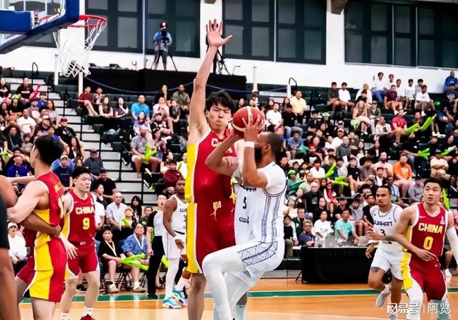 最新籃球賽事，賽場(chǎng)上的溫情與陪伴