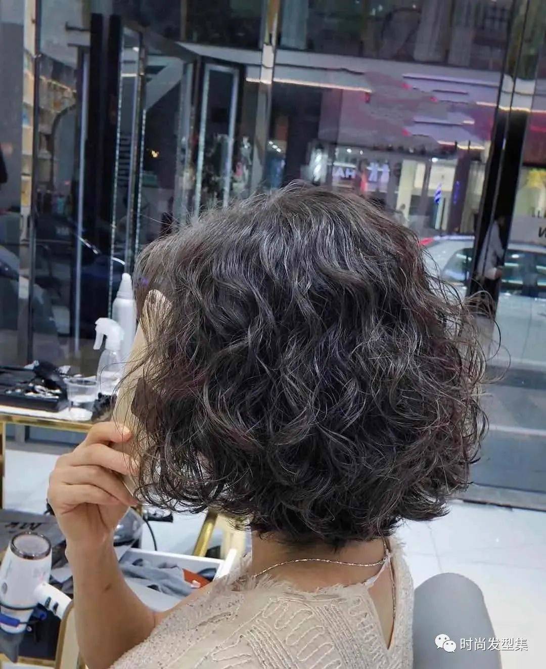 時尚潮流新選擇，最新造型燙燙發(fā)引領(lǐng)潮流風(fēng)向標(biāo)