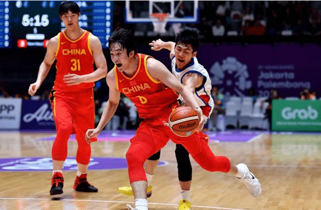 揭秘籃球愛好者隱藏寶藏的特色小店，最新國家隊(duì)籃球與小巷中的籃球奇緣