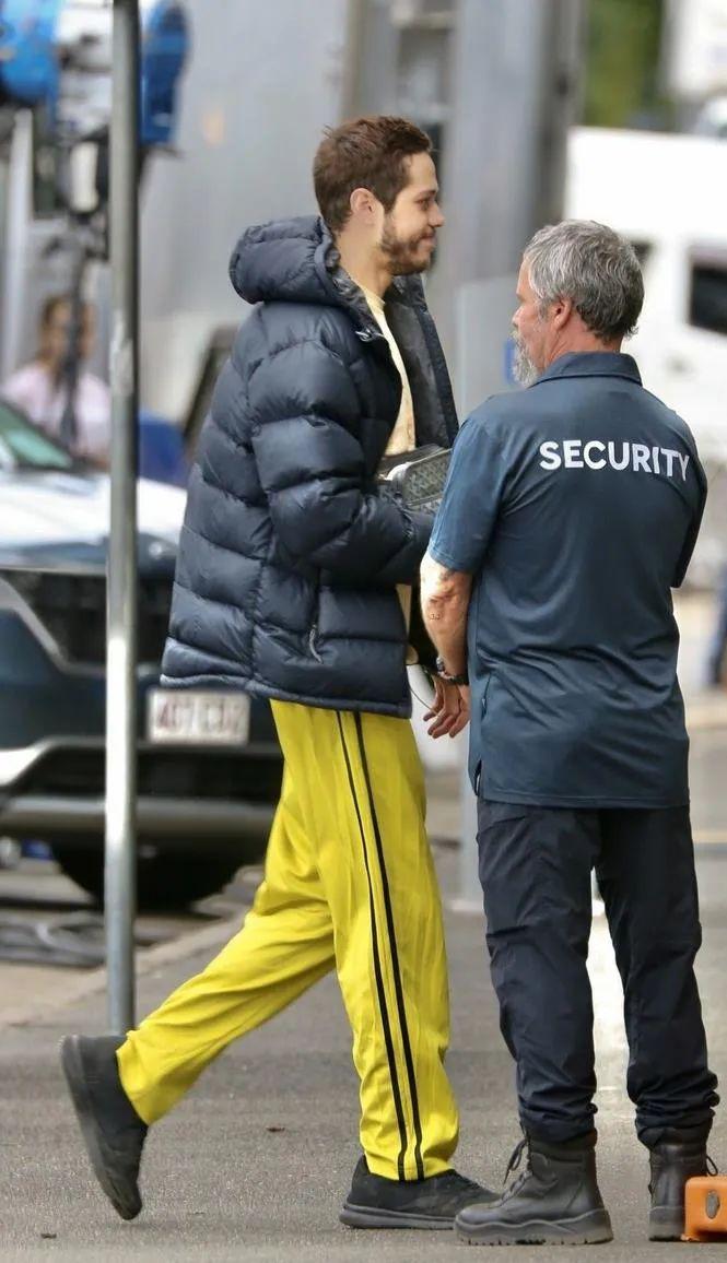 玄彬最新街拍，潮流引領(lǐng)者的時代風采