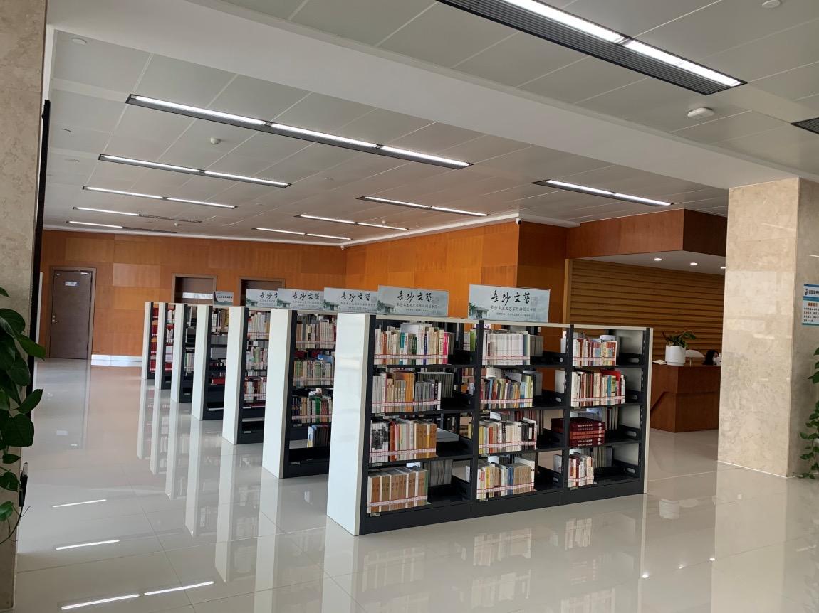 何頓最新作品，引領你進入獨特的文學之旅