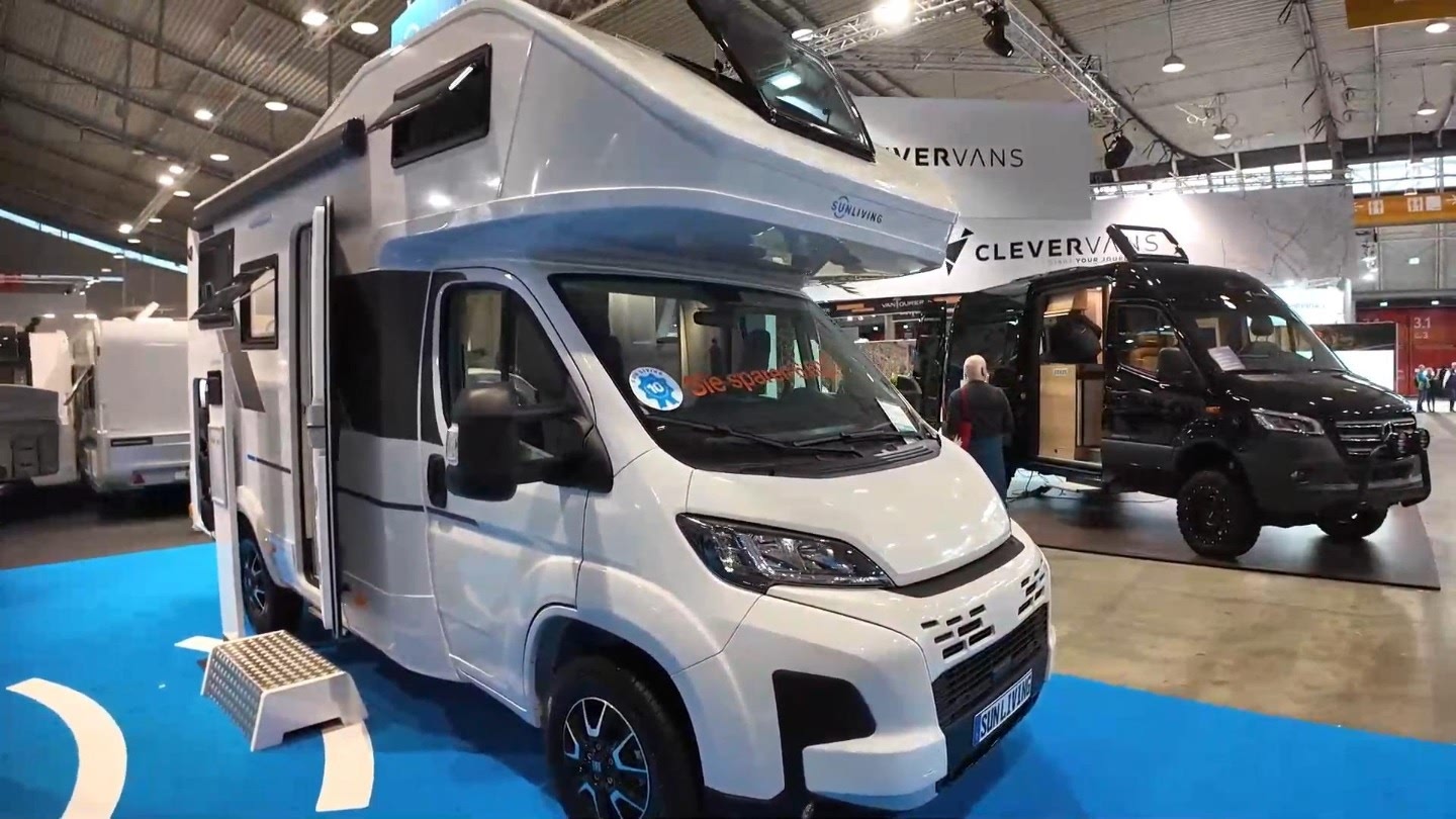 探索小巷中的驚喜，揭秘最新款房車(chē)發(fā)布，帶你領(lǐng)略未來(lái)生活新體驗(yàn)