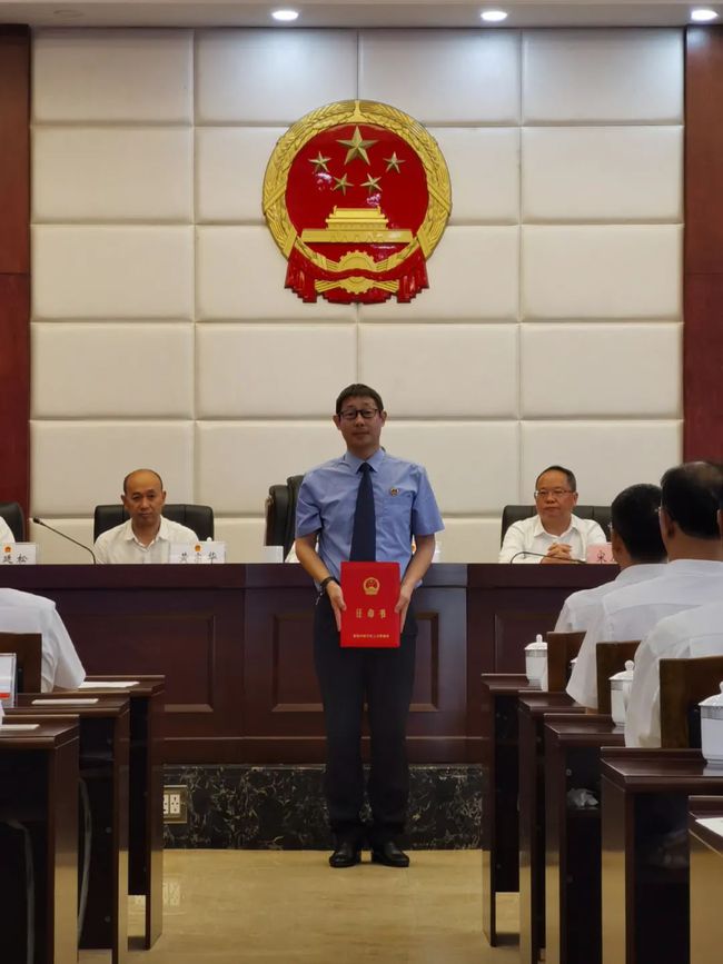 張宇新引領(lǐng)科技革新，揭秘其最新任職與高科技產(chǎn)品新動向