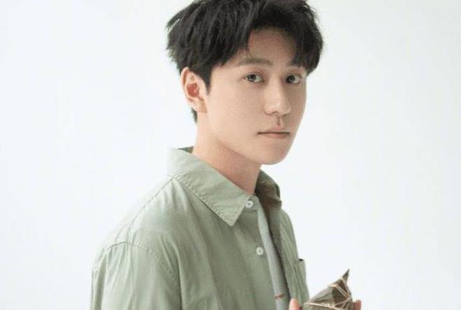 秦俊杰最新戀情曝光，情感新動向揭秘！